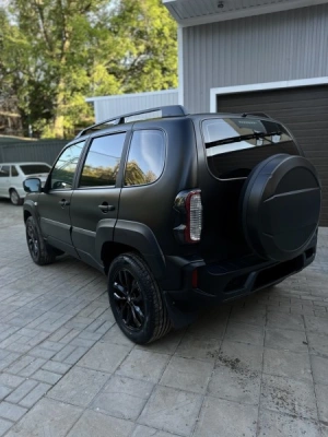 Lada Niva Travel